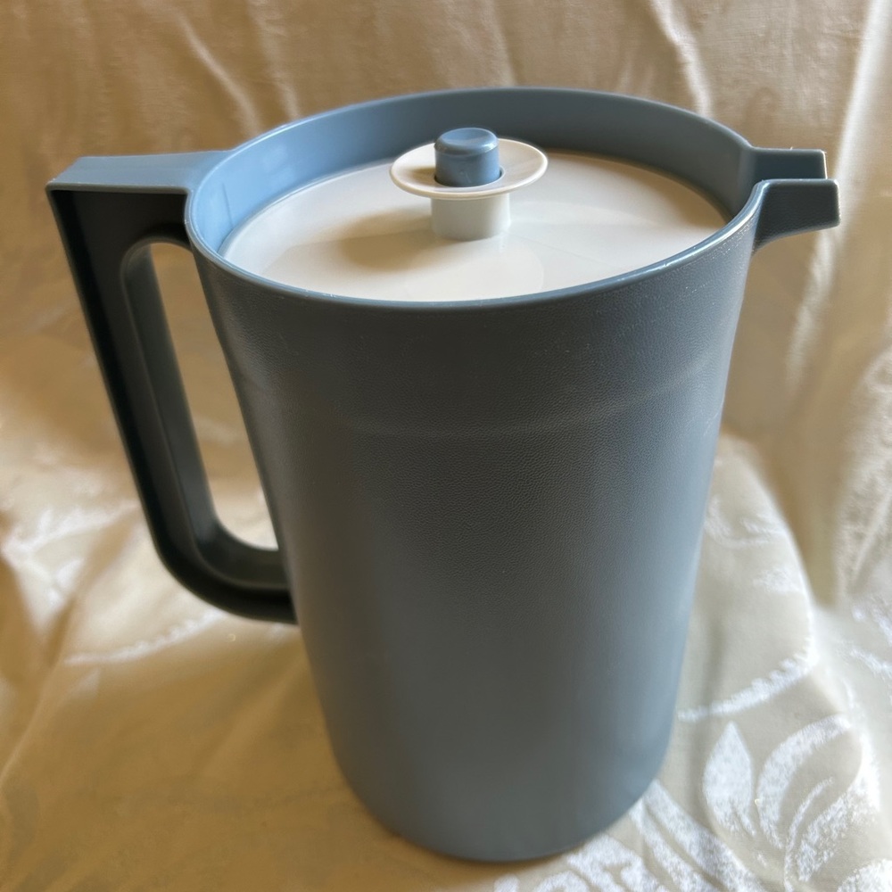 Vintage Tupperware Pitcher Blue with lid EUC blue plastic pitcher Tupperware